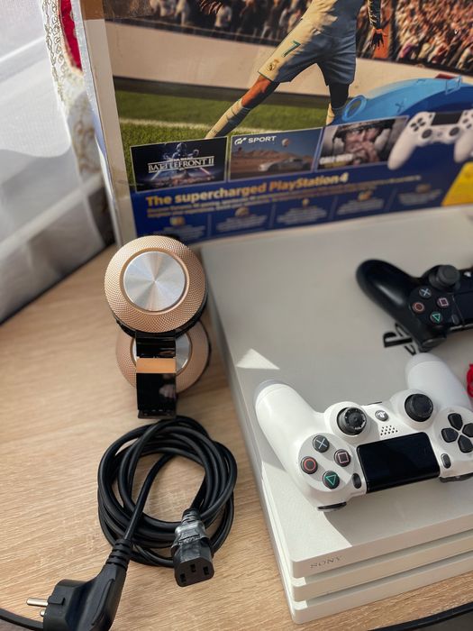 Ps4 pro 1 tb 2 manete