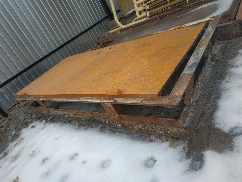 Продам железную дверь