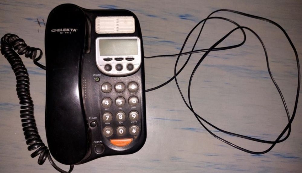 Продаю кнопочный домашний телефон