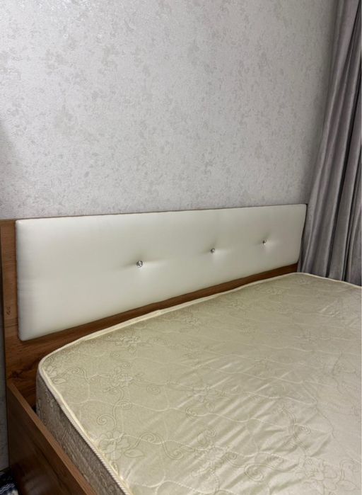 Продам двуспальную кровать 180*200