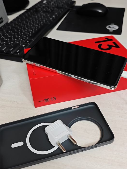 Продам OnePlus 13 12/256