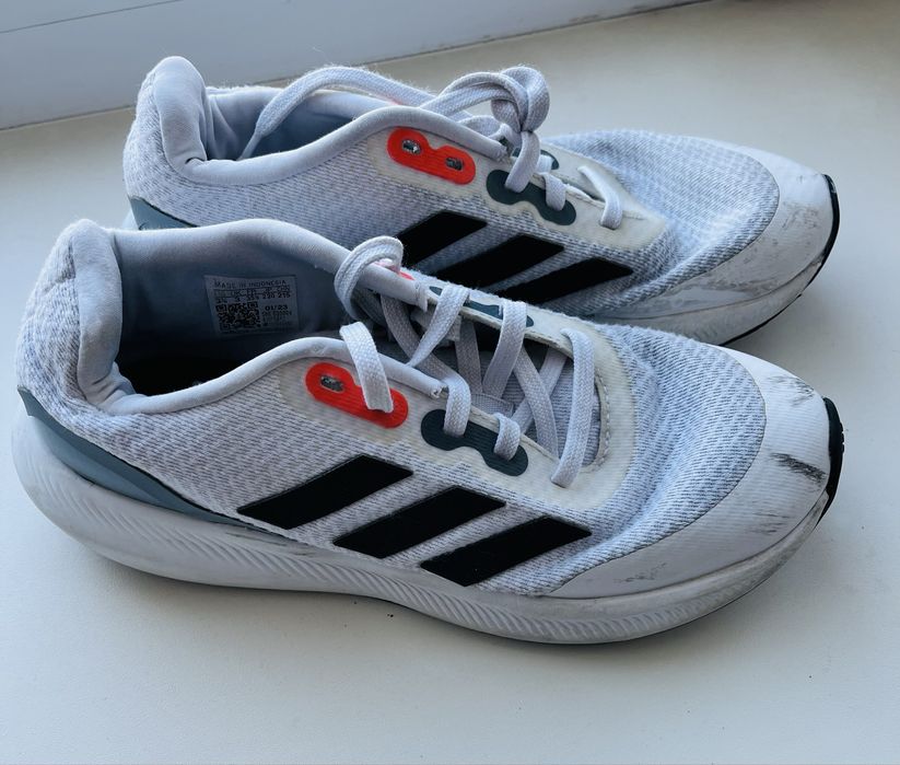 Детский ботинки кроссовки тапочки .