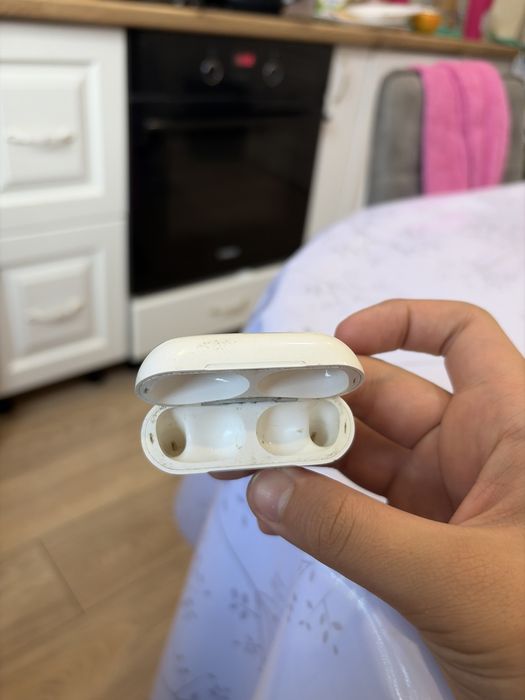 Airpods pro оригинал кейс продам