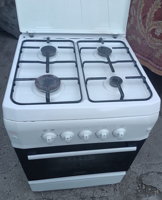 Газовую плиту продам
