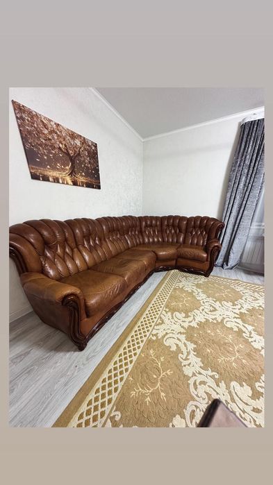 Кожаный диван с креслом