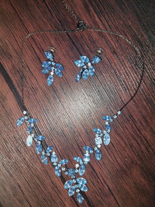 Продам набор серьги и колье