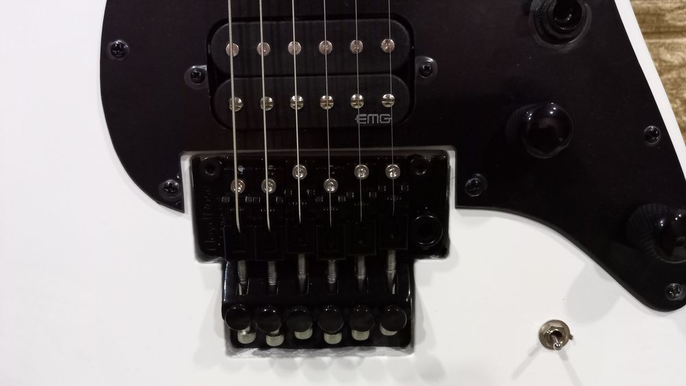 Продаю свою гитару Schecter Sun Valley Super Shredder FRS