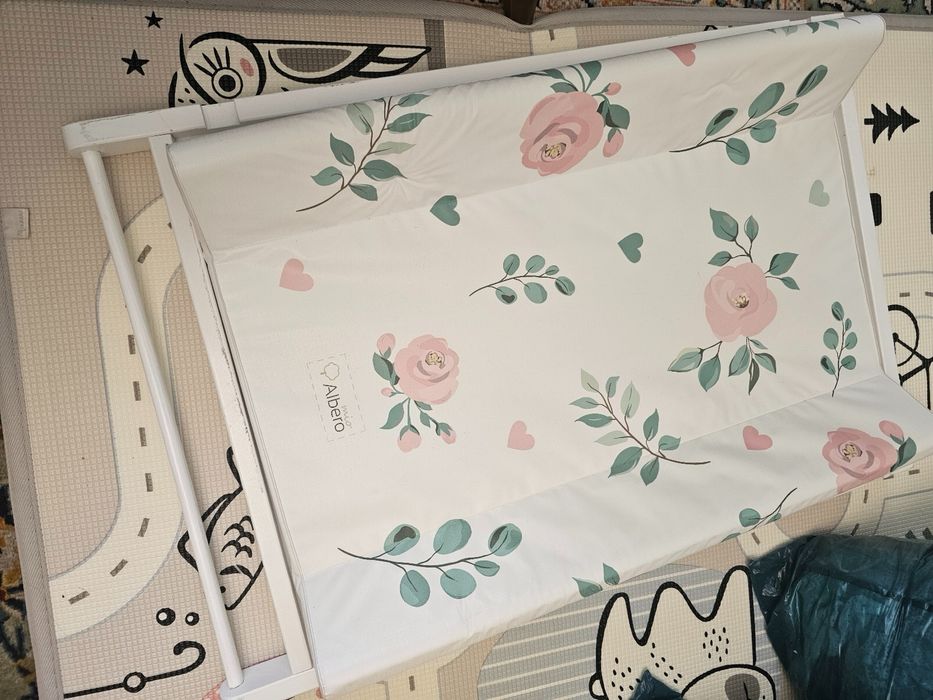 Vad masa de infasat atasabila la patut / comoda + salteluta perna cu model floral