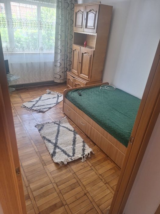 Închiriez apartament cu doua camere decomandat