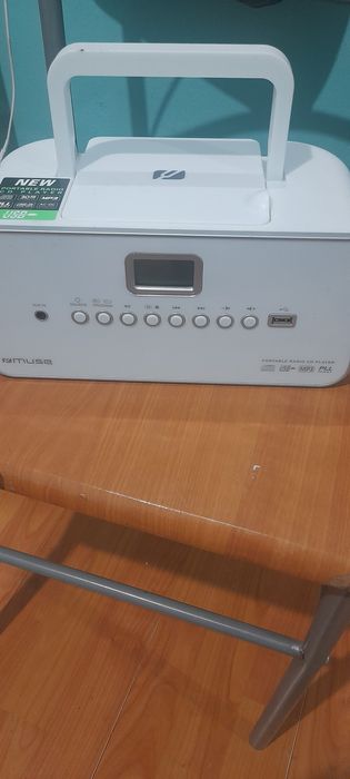 Radio casetofon cu Cd,usb ,si aux NOU!!