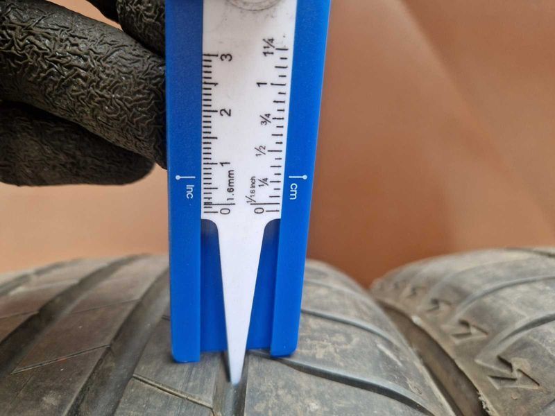 2 Bridgestone R16 205/60
летни гуми
DOT1824