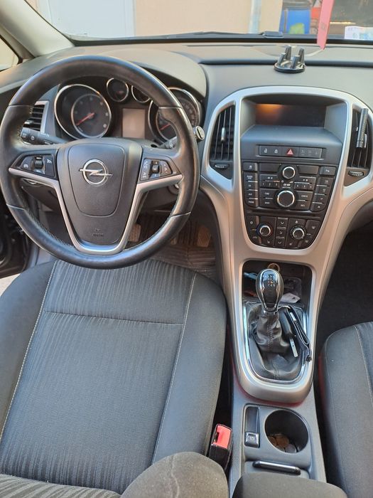 Opel Astra J 1.7cdti  diesel 2012