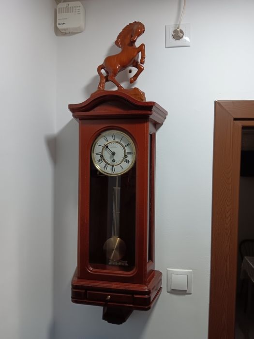 Ceas de perete cu pendulă