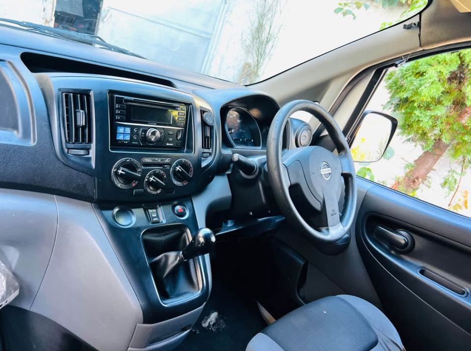 Nissan nv200 десен волан