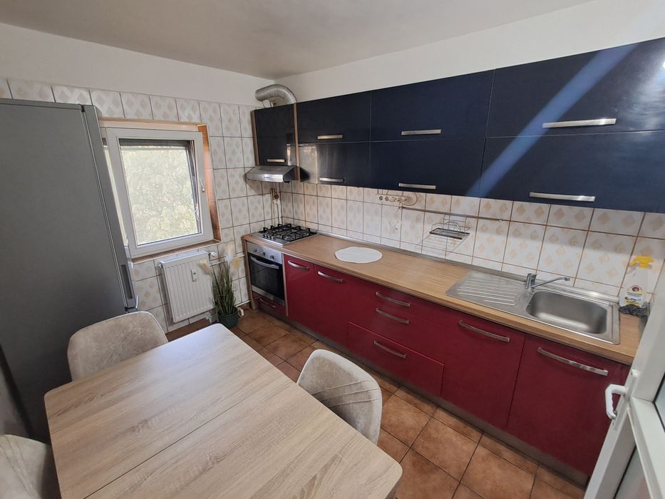 Închiriez apartament