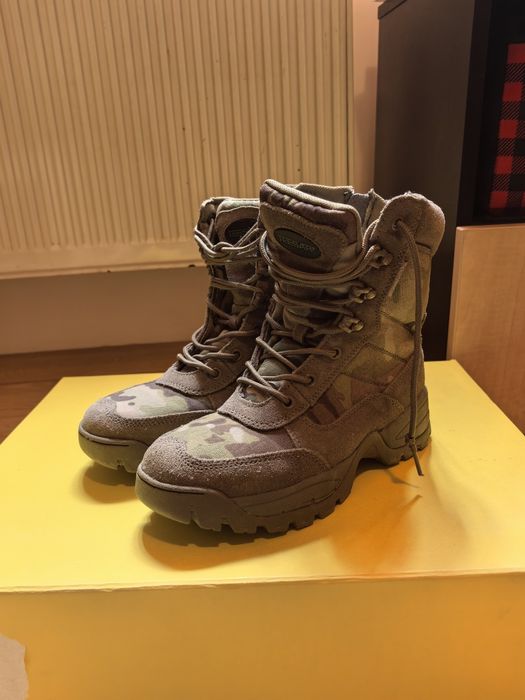 Bocanci militari
