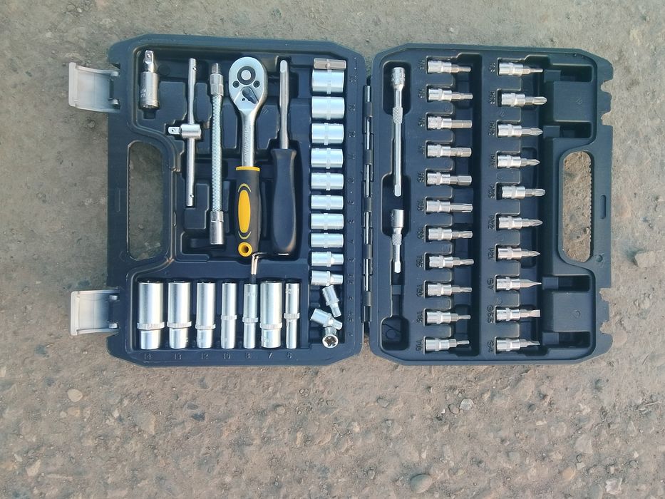 Продам набор ключей стоит