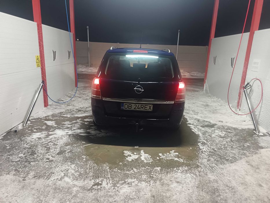 Vând Opel Zafira