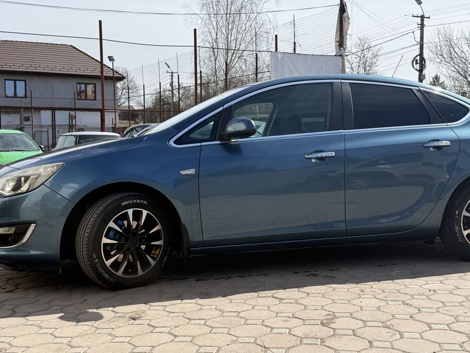 Opel Astra J - 1.4 turbo benzina