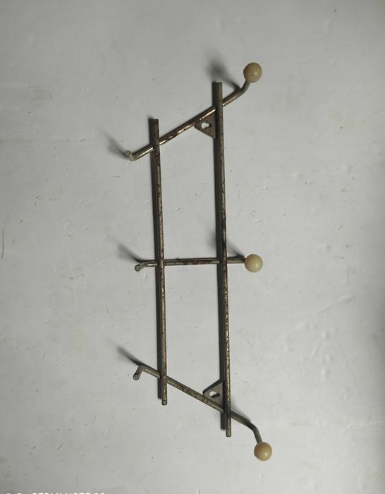 Продаю шкаф и вешалка