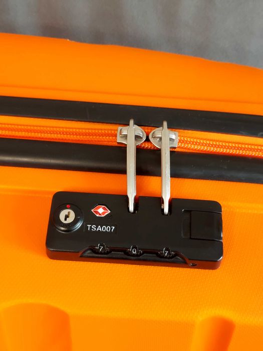 2 броя Куфар American Tourister Bon Air Dlx 55 см. и 66 см. Samsonite