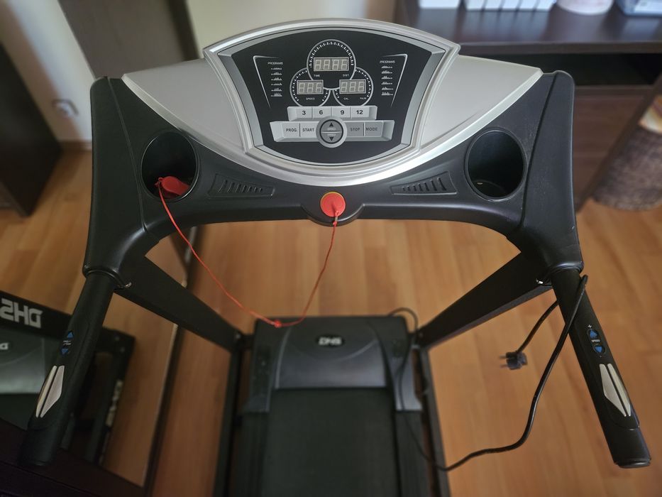 Bandă de alergat electrică DHS – Pliabilă, 12 programe, senzori puls, folosită puțin