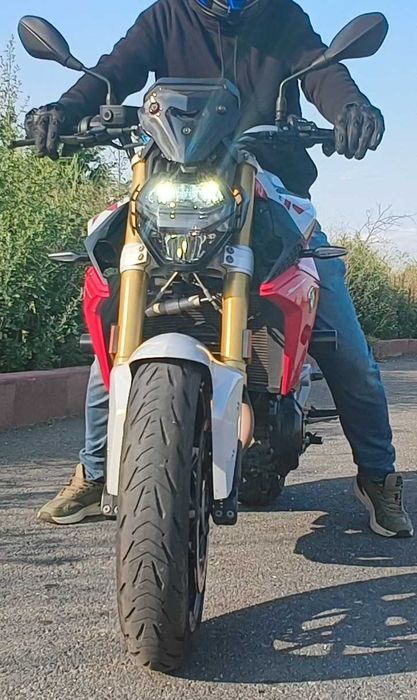 Motocicleta Naked BMW F900R  2021
