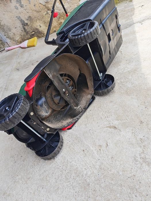 Електрическа косачка бош