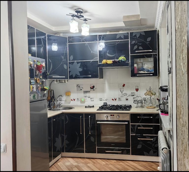 3 хонали кв сотилади. Троицкий, универ физкультура