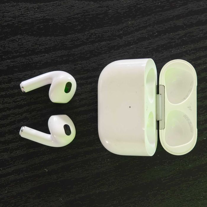 AirPods Generatie 3,numărul de serie valid si husă (citește descriere)