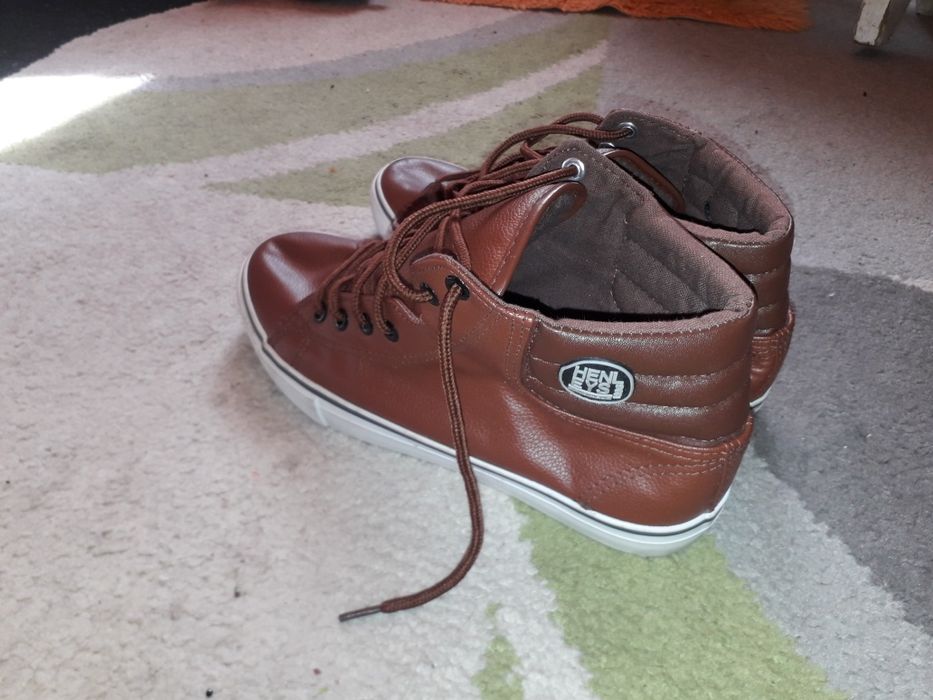 Ghete Henleys marimea 40 import UK ca NOI