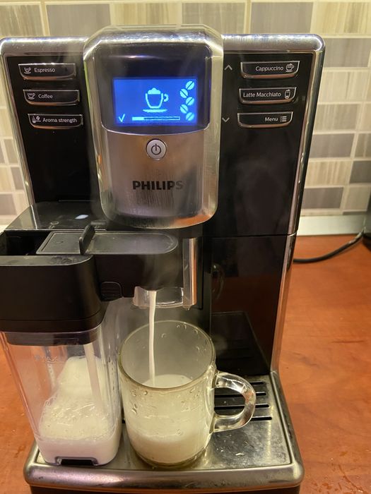 Expresor cafea Philips cu cana de lapte