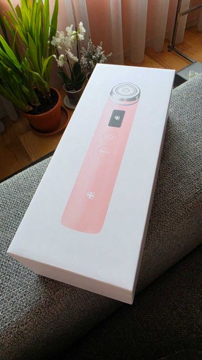 Устройство за грижа за кожата на лицето Age R booster Pro - Medicube