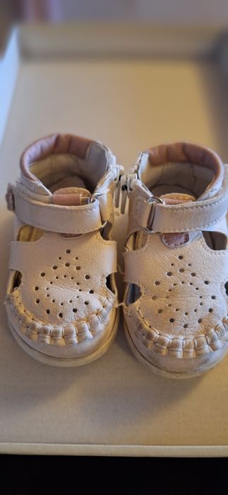 Бебешки обувки за момиче