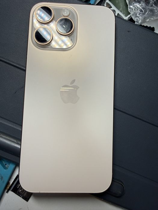 Iphone 16 pro max 256 като нов 100% батерия