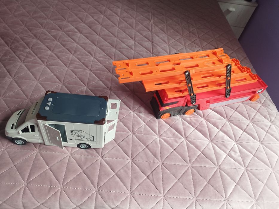 Два камиона - като нови