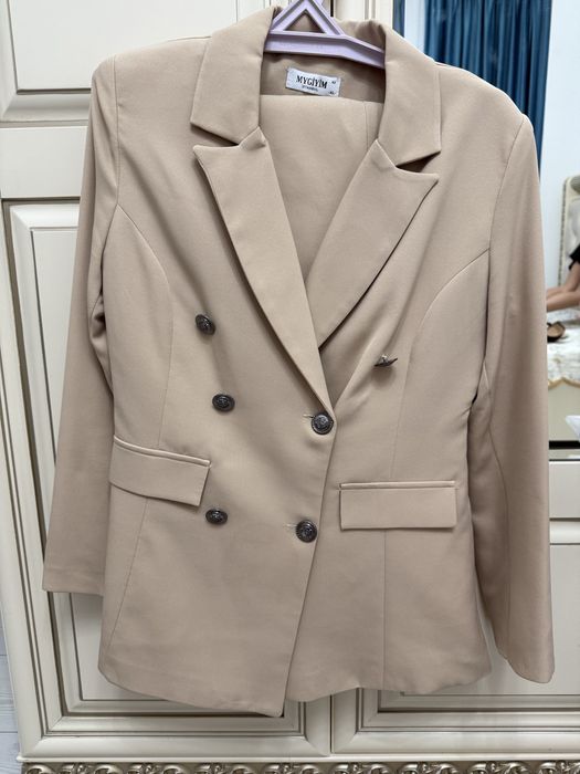 Женские костюмы