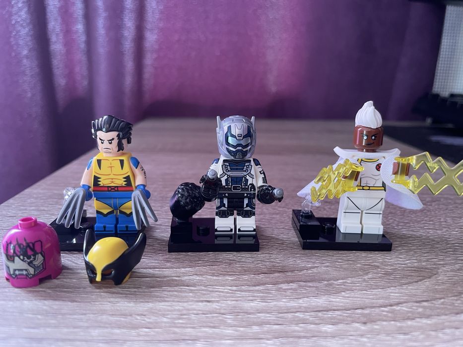 Lego Minifigures 71046 and 71039