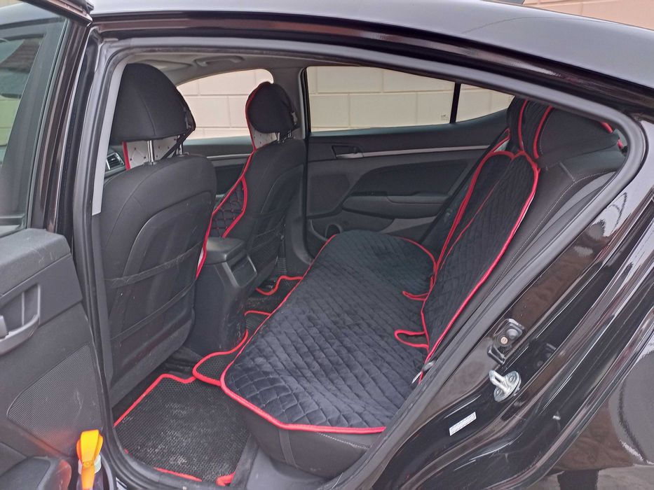 Hyundai Elantra 2017 г.