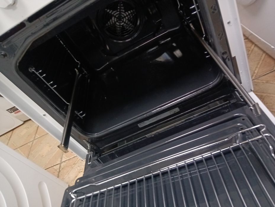 Свободно стояща печка с керамичен плот Gorenje 2годиниГаранция