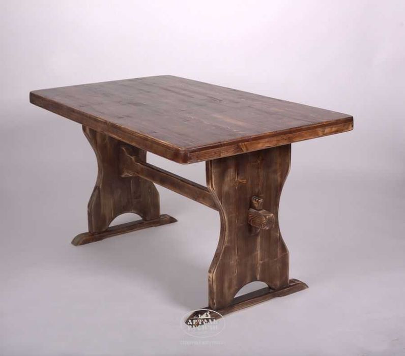 Стол и стулья под старину