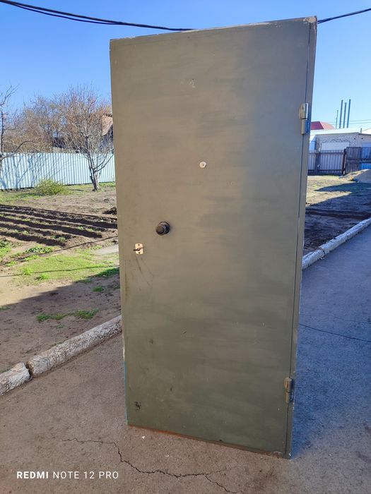 Продам двер. Правое открывание