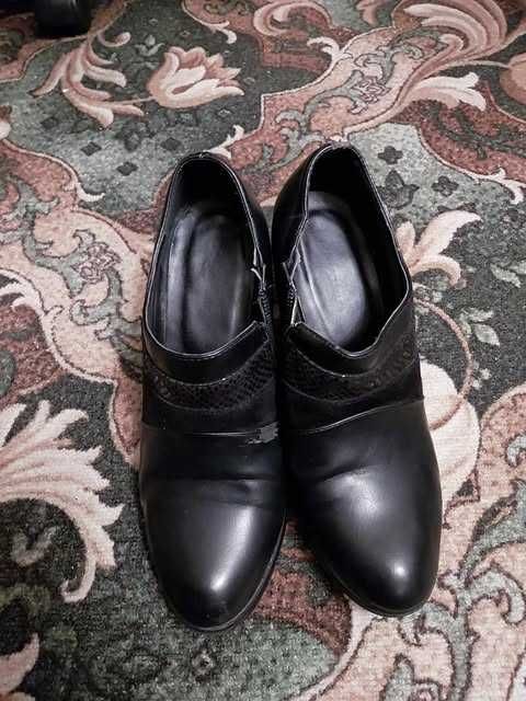 Дамски обувки-използвани