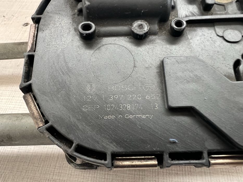 Лостов механизъм с моторче за чистачки VW Golf 6