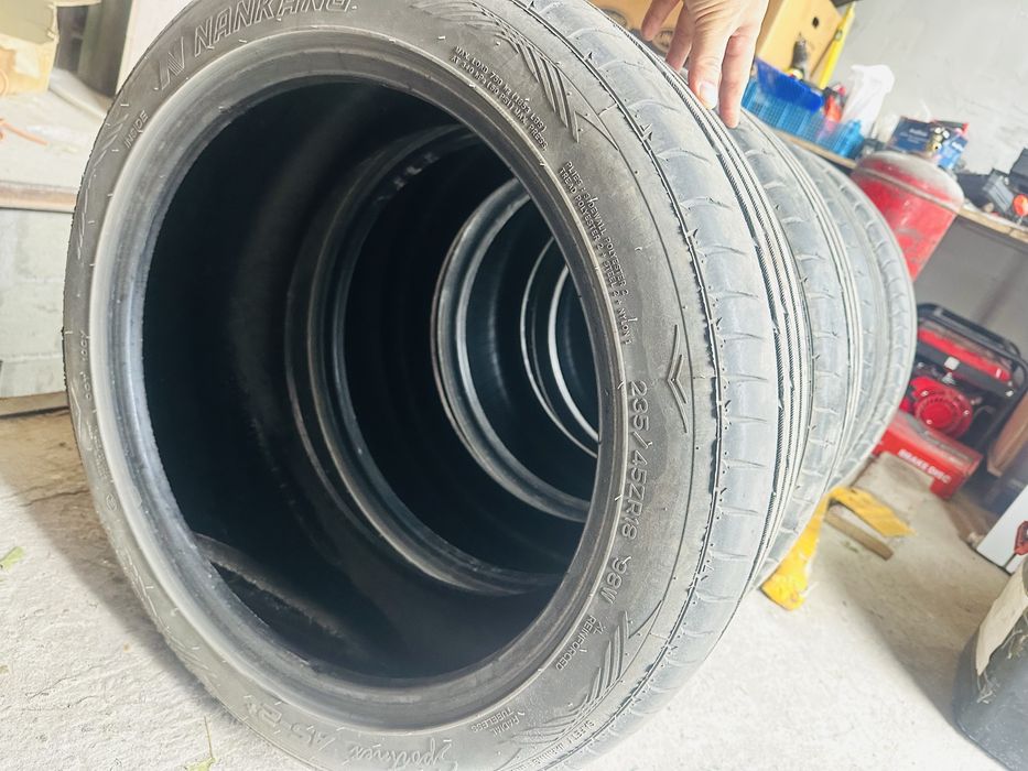 Продам шины на 18