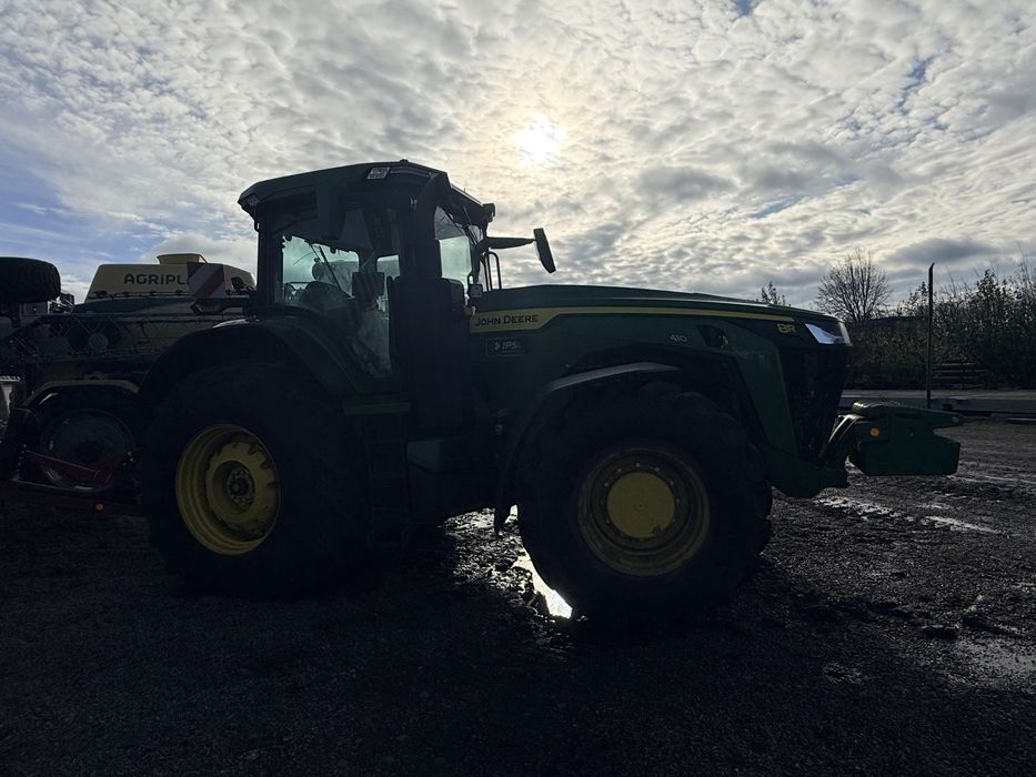 John deer 8R410