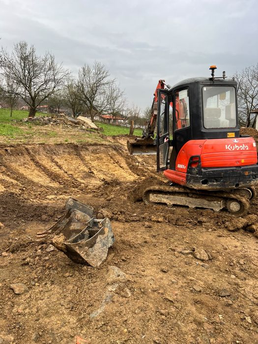 Execut lucrari cu excavator