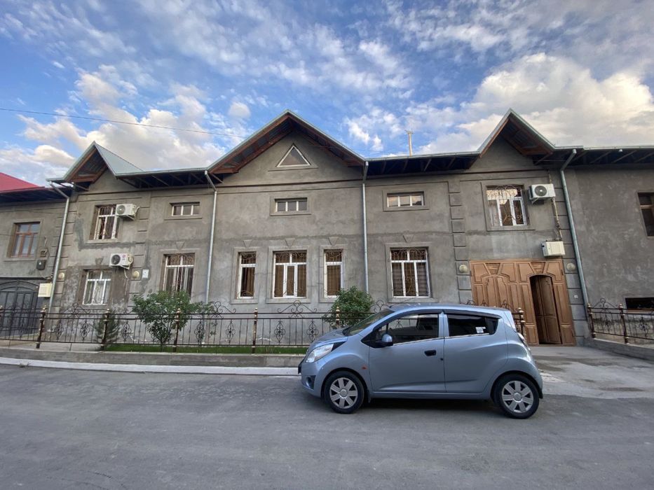 Yangi hayot tumanida 15 xona uy sotiladi 6 sotix yer narxida