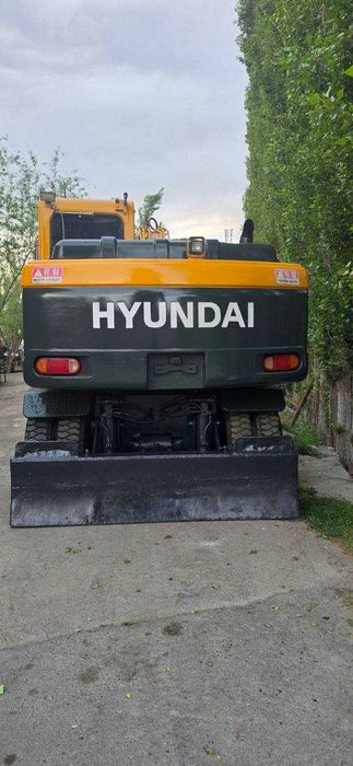 Ekskavator HYUNDAI