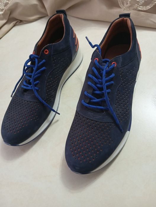 Erkaklar poyabzali kiyilmagan yangi